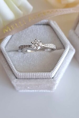 LA BAGUE EMERAUDE