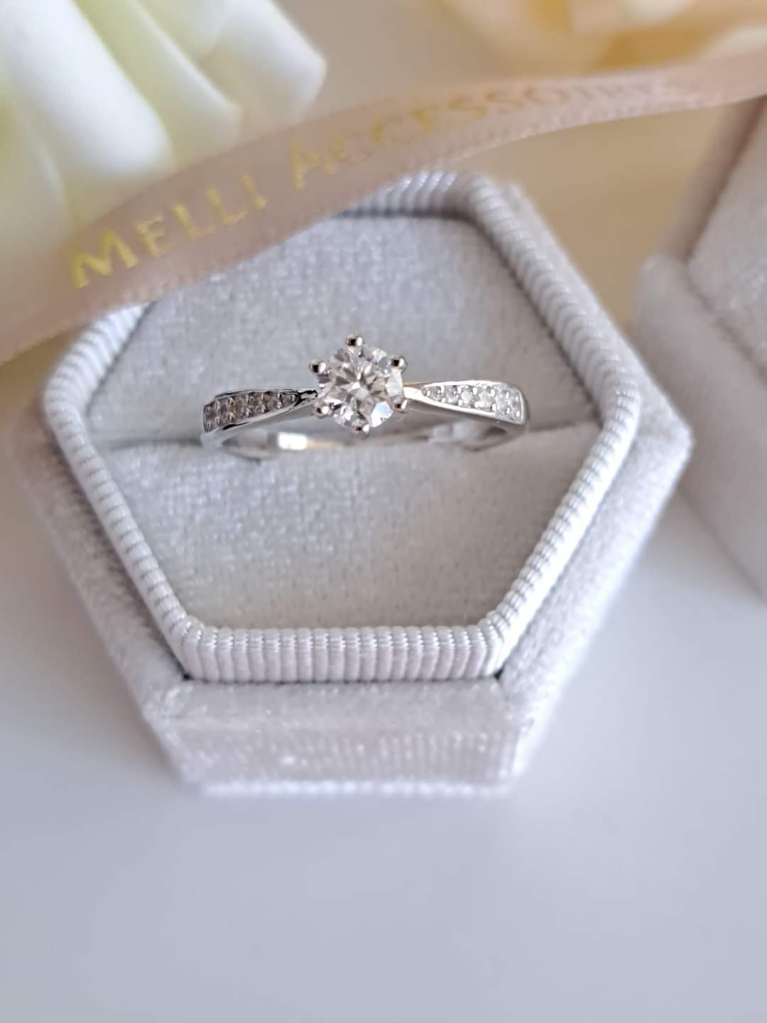 LA BAGUE EMERAUDE