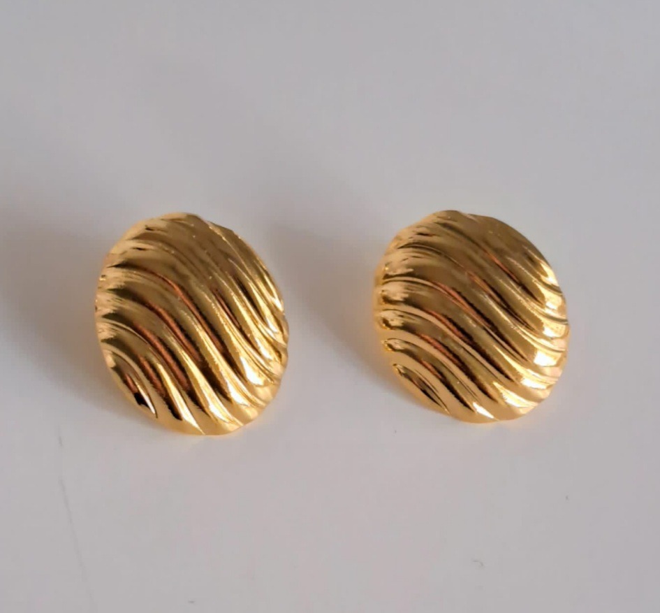 LES BOUCLES D'OREILLES ROSE