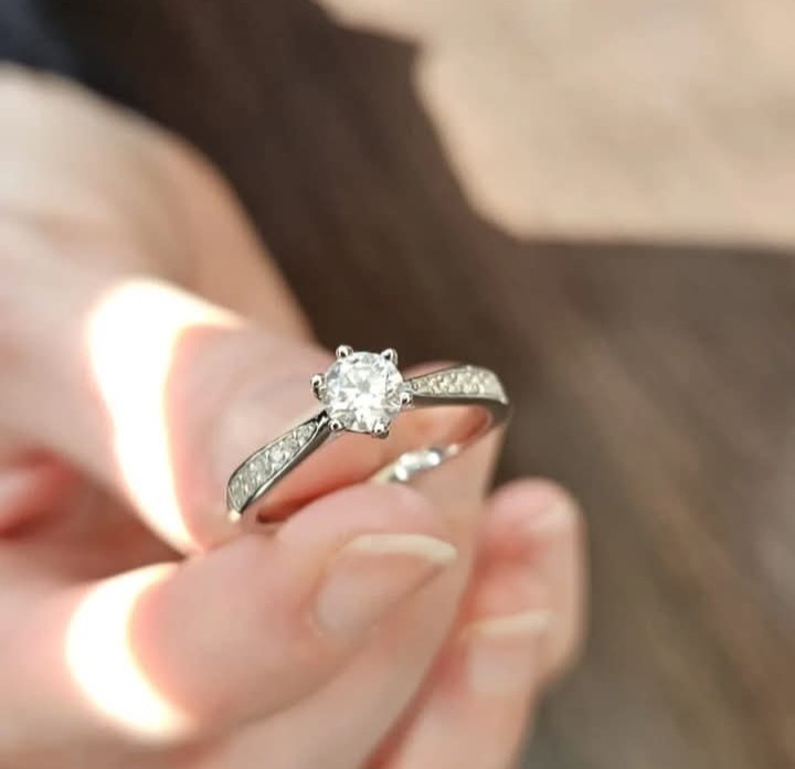 LA BAGUE EMERAUDE – Image 2